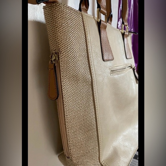 Apt. 9 Handbags - Apt 9 multi-pocket tote.